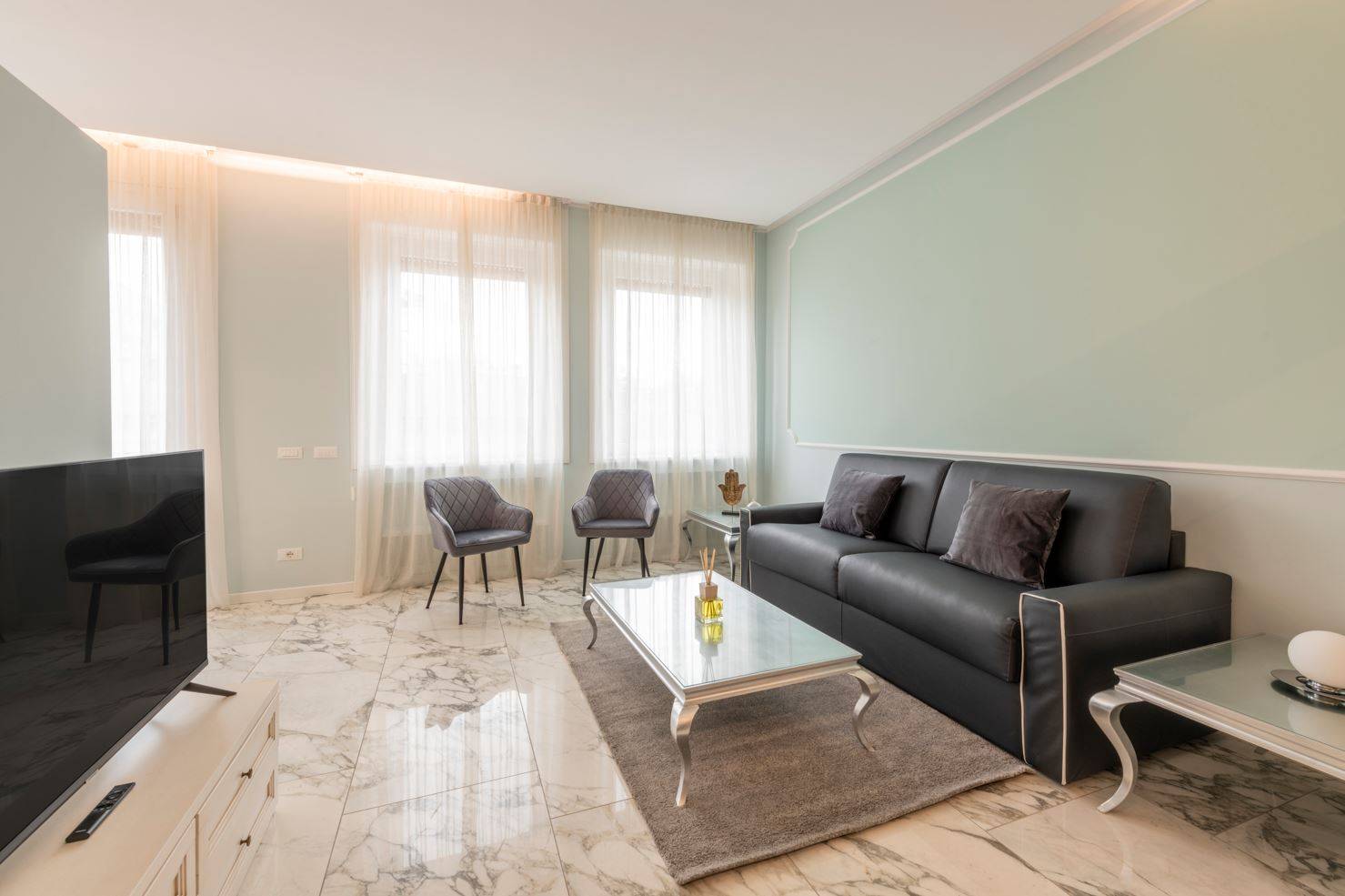 Cusani Suite IV